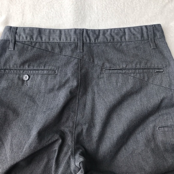 Volcom size 32 gray men’s shorts side pocket logo on back of leg - Picture 9 of 10